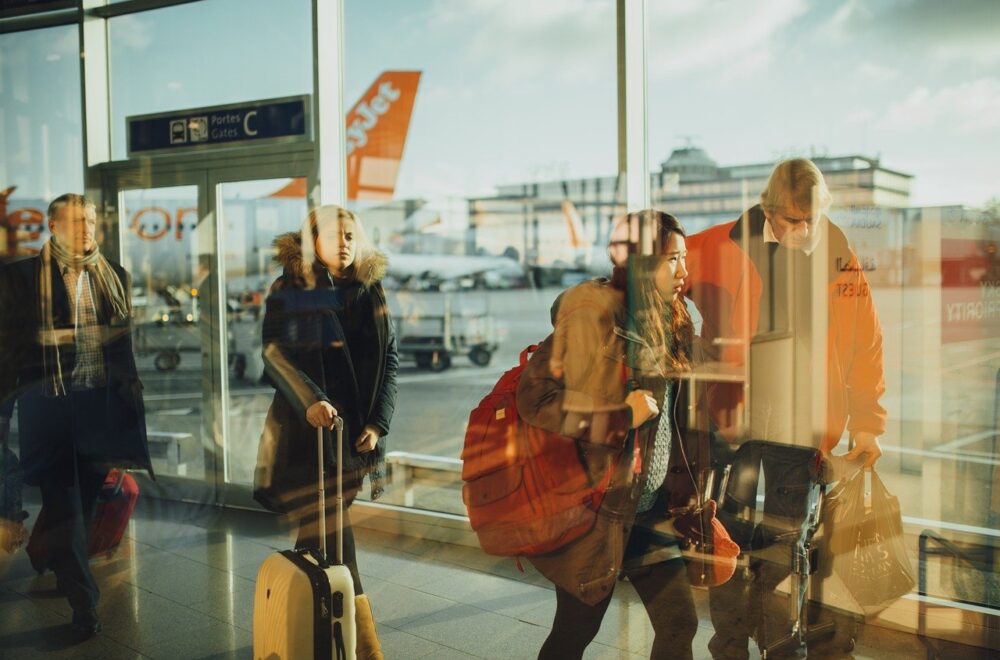 airport, travelers, persons-731196.jpg