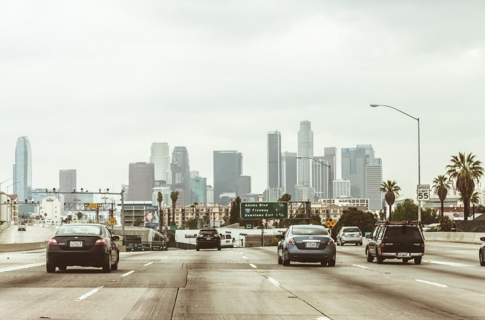 highway, cars, traffic-2679490.jpg